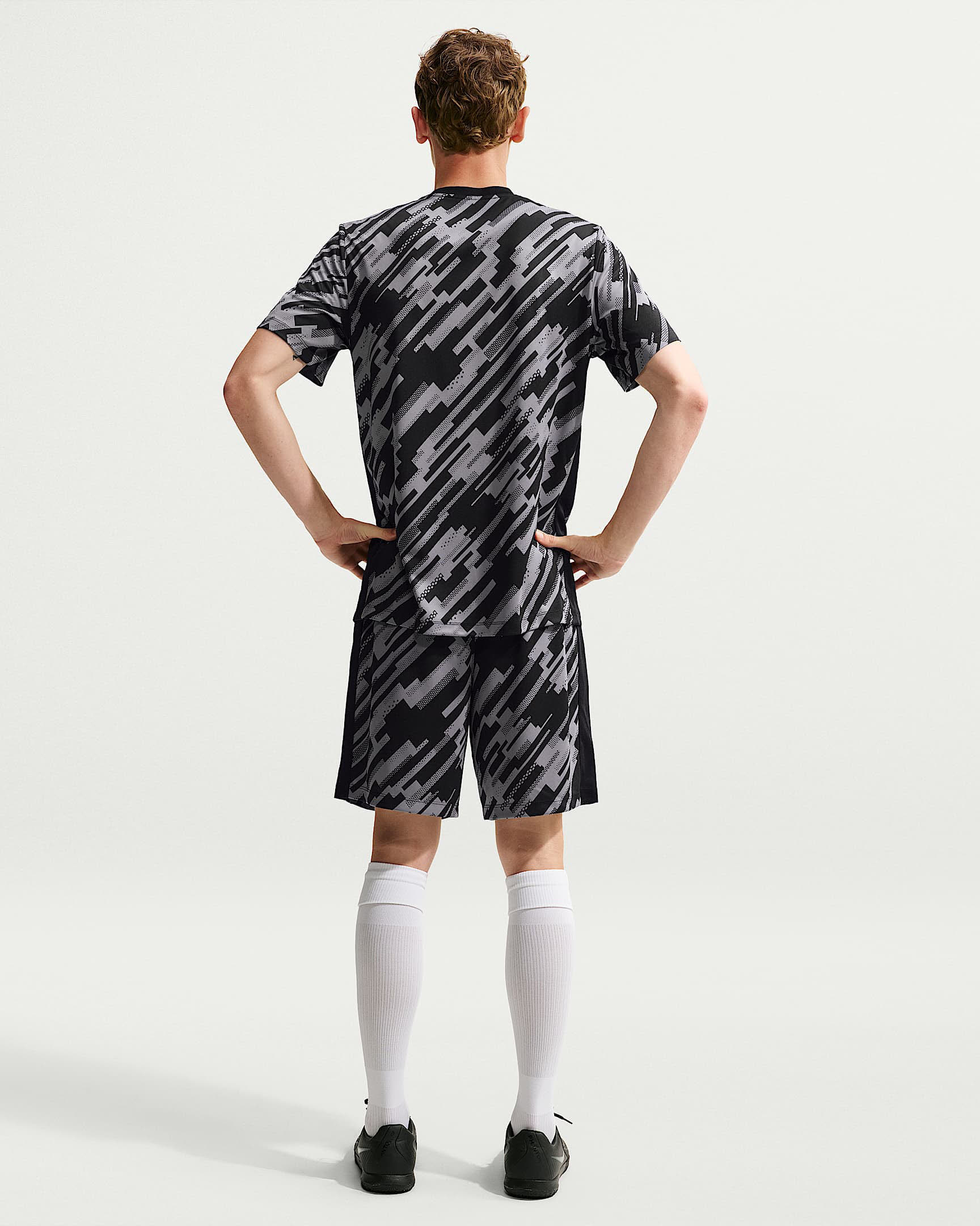 Nike Academy+ Dri-FIT Kurzarm-Fußballoberteil für Herren