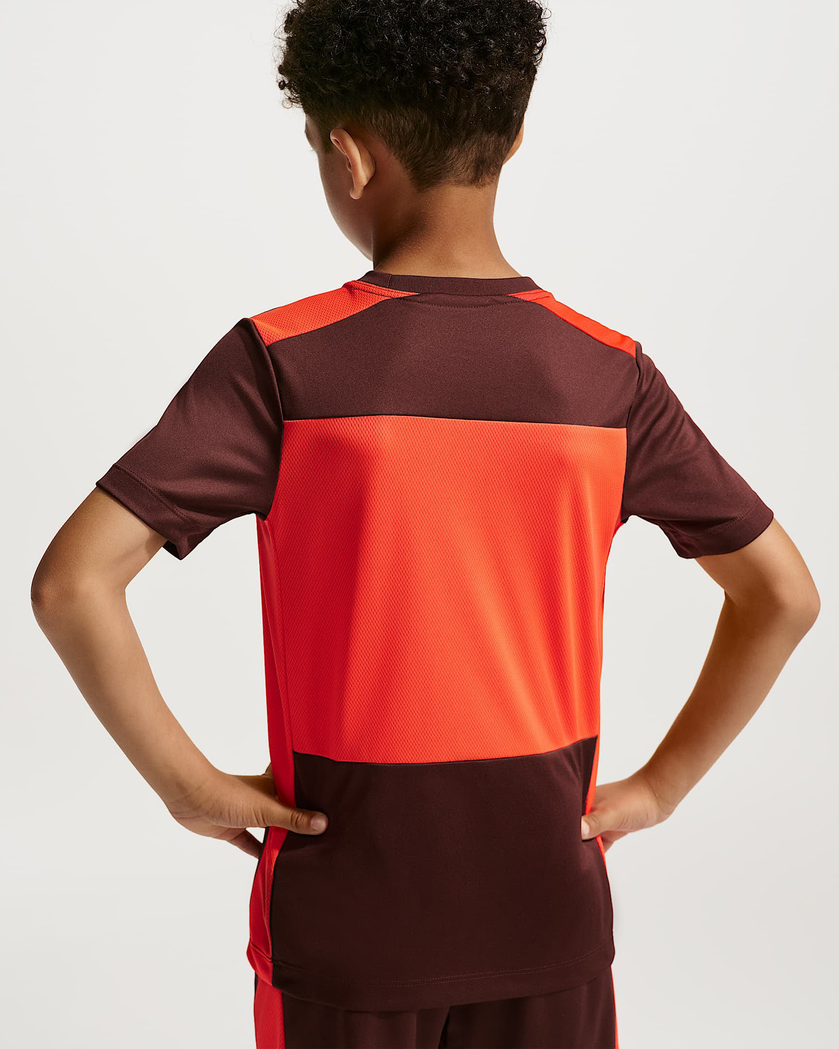 Nike Academy+ Dri-FIT Kurzarm-Fußballoberteil (ältere Kinder)