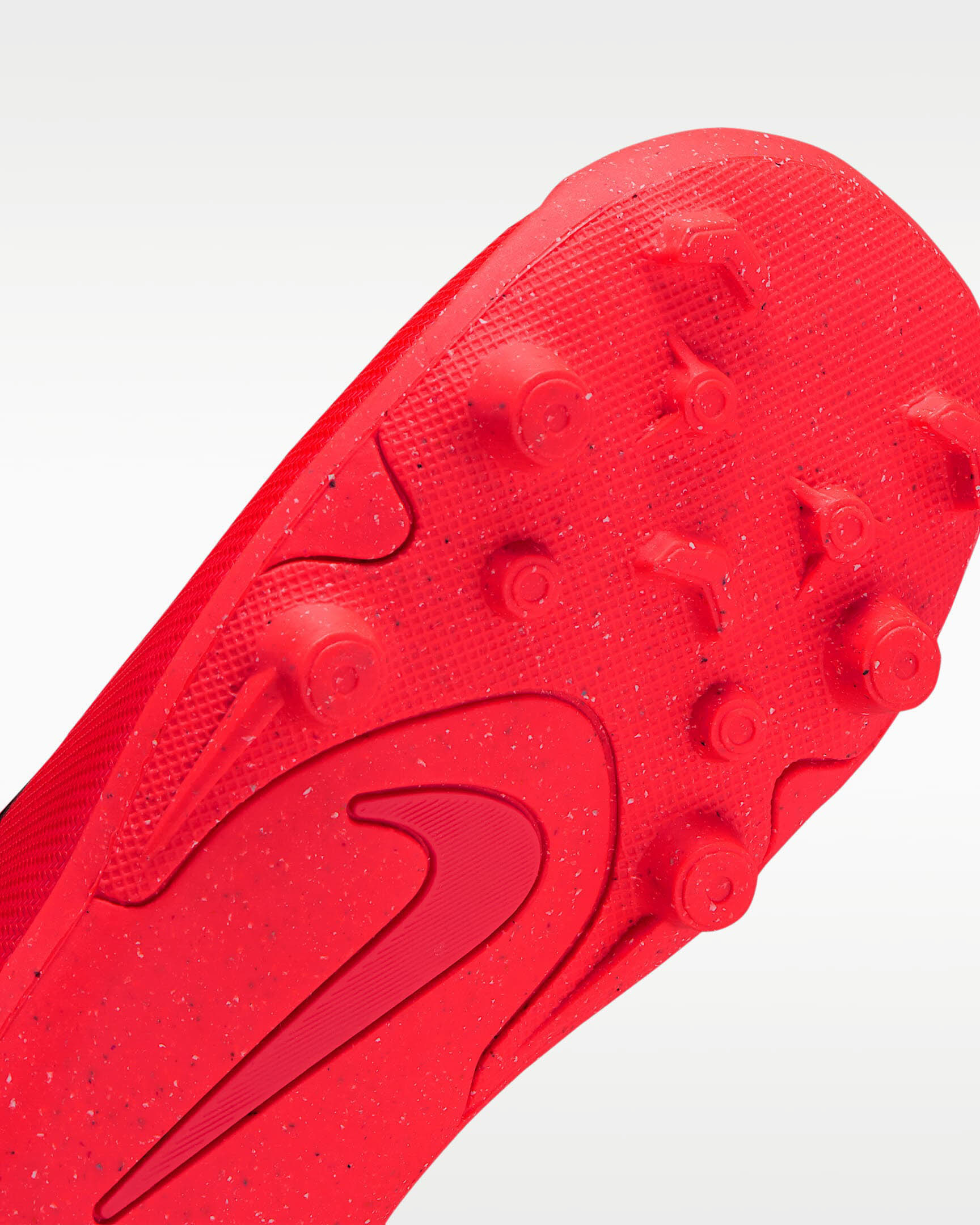 Nike Jr. Mercurial Vapor 17 Club Low-Top-Fußballschuh für verschiedene Böden für jüngere Kinder