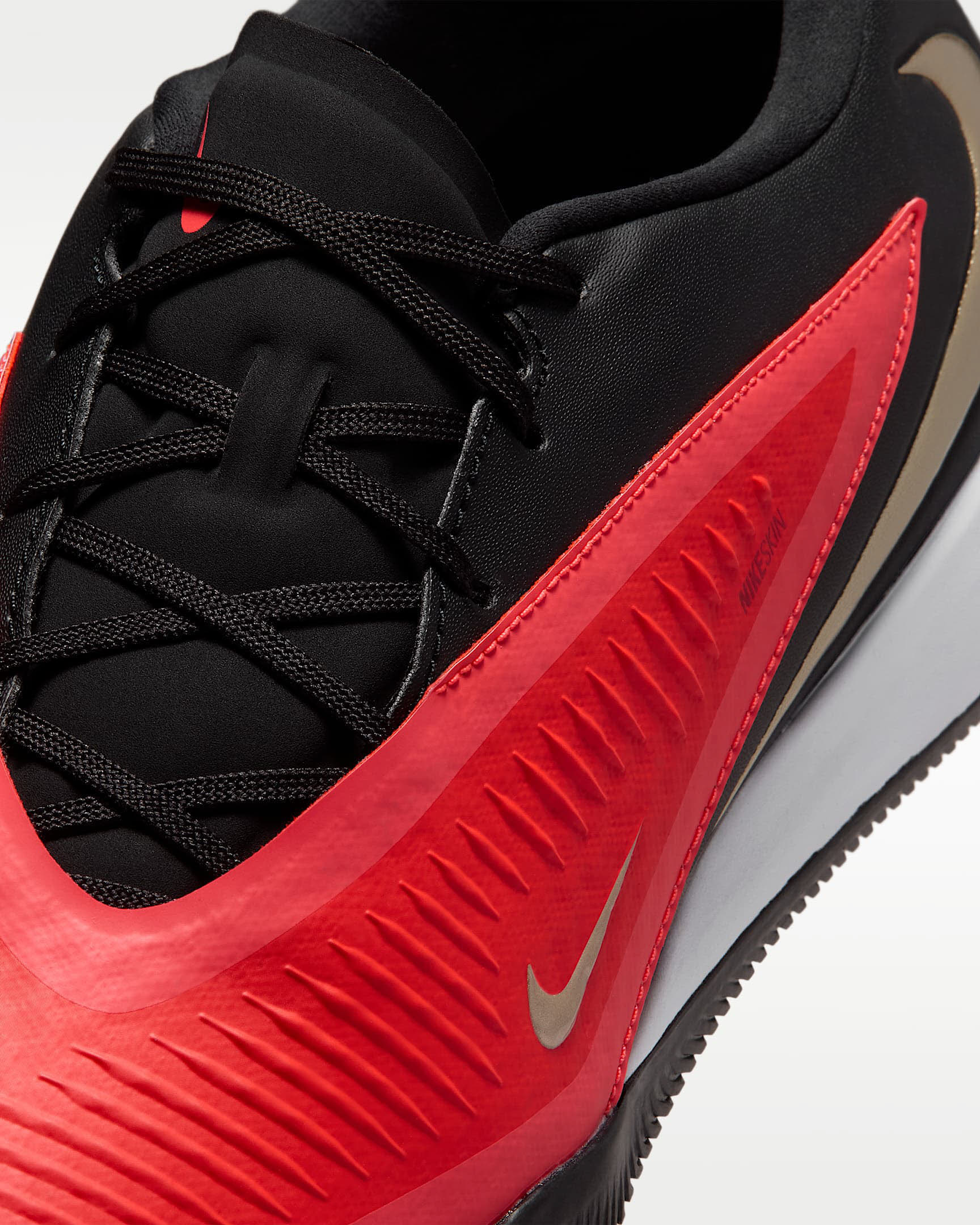 Nike Phantom 6 Low Academy Fußballschuh für Hallen- und Hartplätze