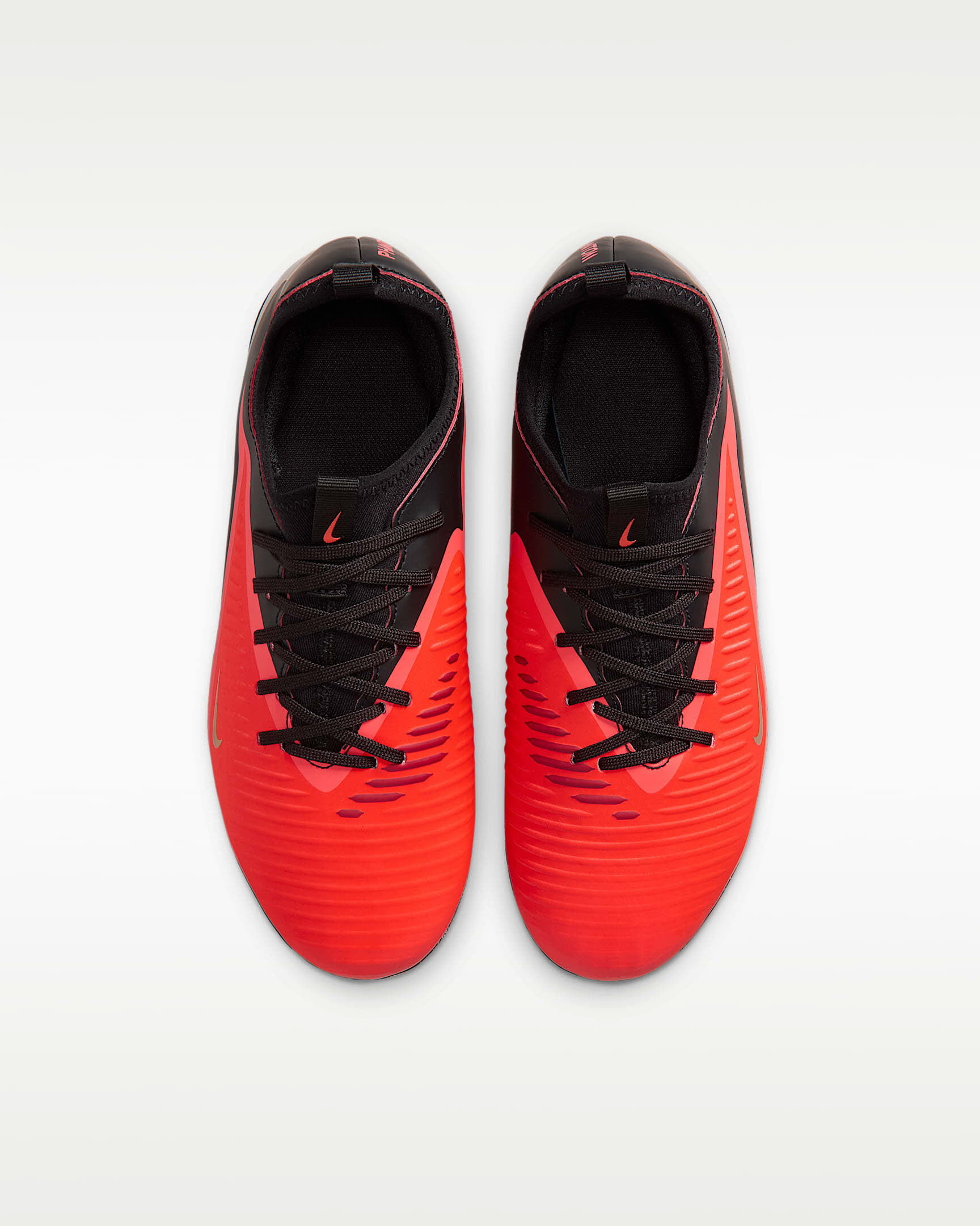Nike Jr. Phantom 6 Low Academy Fußballschuh für verschiedene Böden für ältere Kinder
