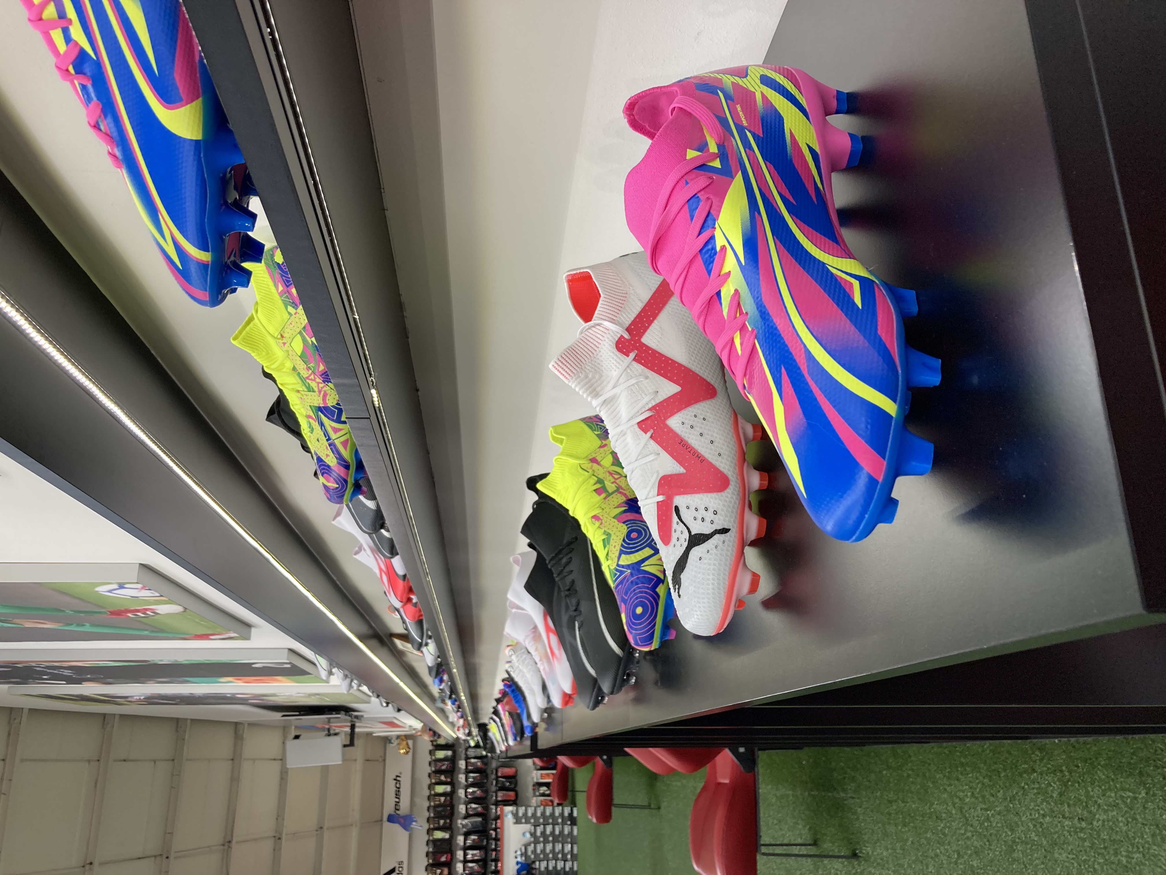 20250630_STARTSEITE_FUSSBALL Fußballschuhe von Puma bei Sport Schwab in Winterbach