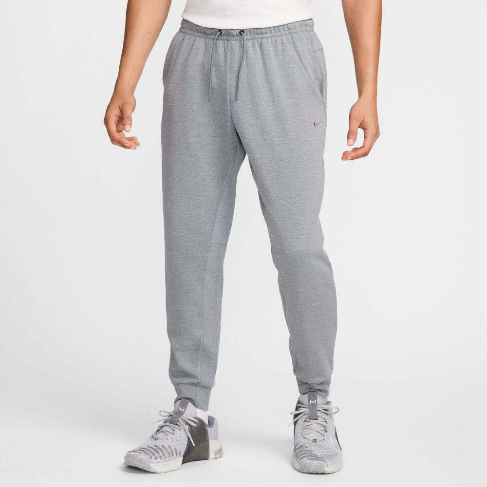 Nike Primary Fleece UV Performance Jogger mit Dri-FIT-Technologie Herren