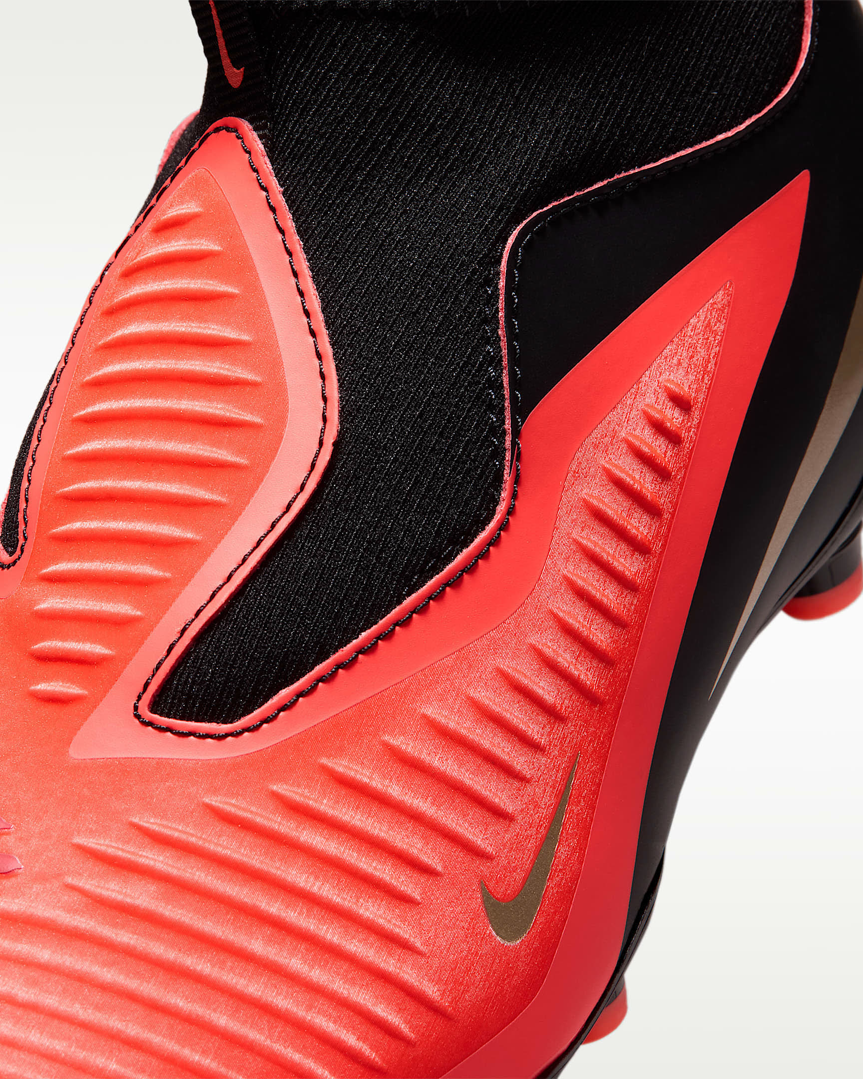 Nike Jr. Phantom 6 High Academy Fußballschuh für verschiedene Böden für ältere Kinder