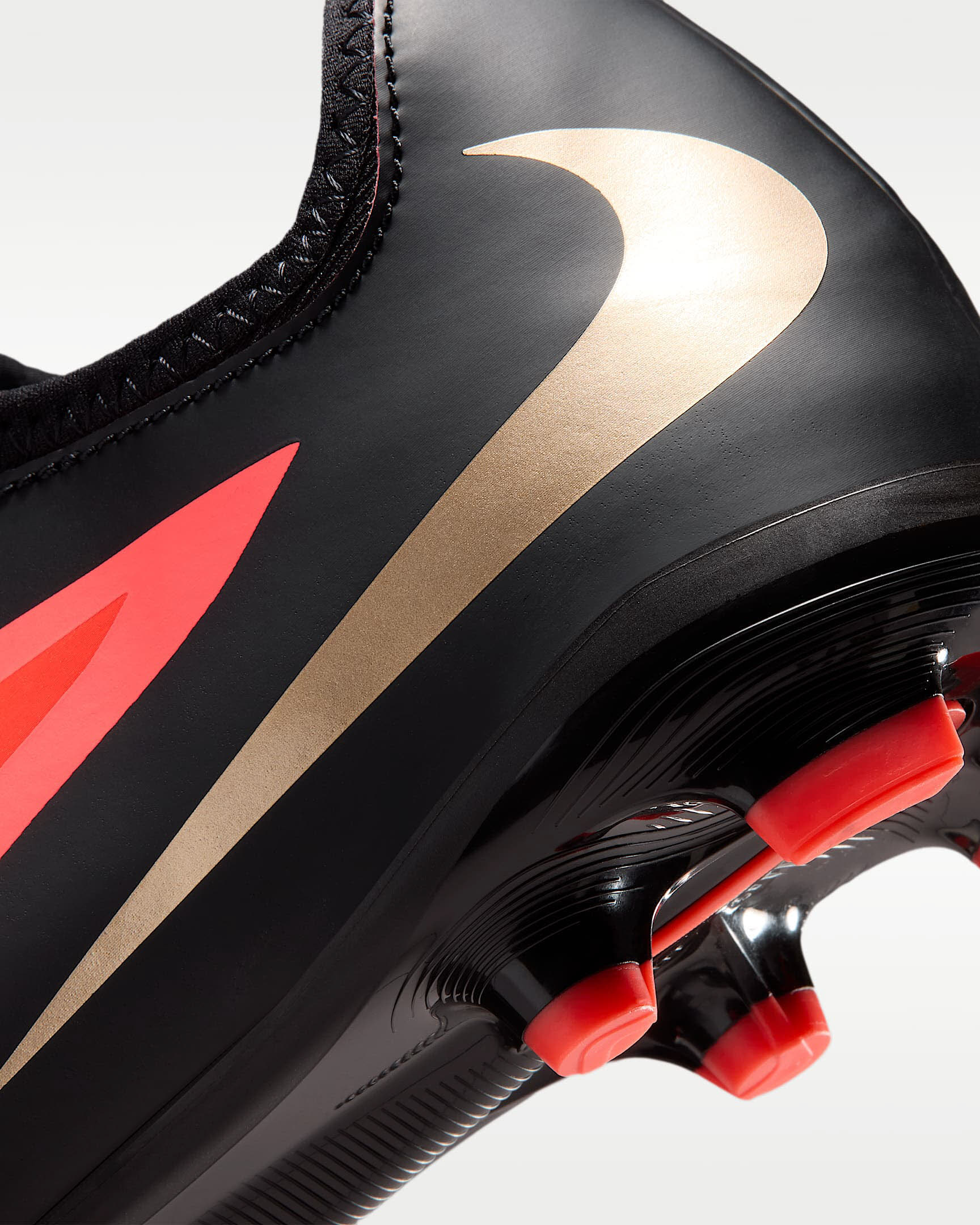 Nike Jr. Phantom 6 Low Academy Fußballschuh für verschiedene Böden für ältere Kinder