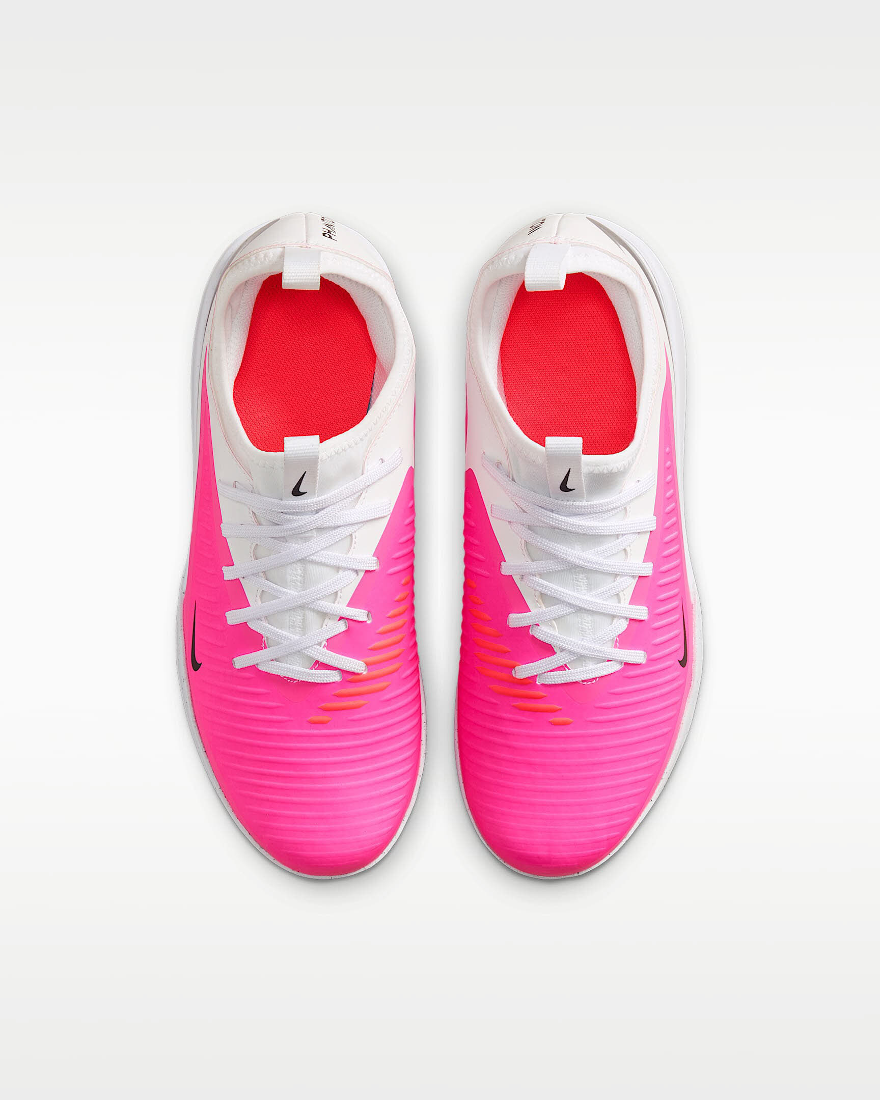 Nike Jr. Phantom 6 Low Academy Fußballschuh für Hallen- und Hartplätze (ältere Kinder)