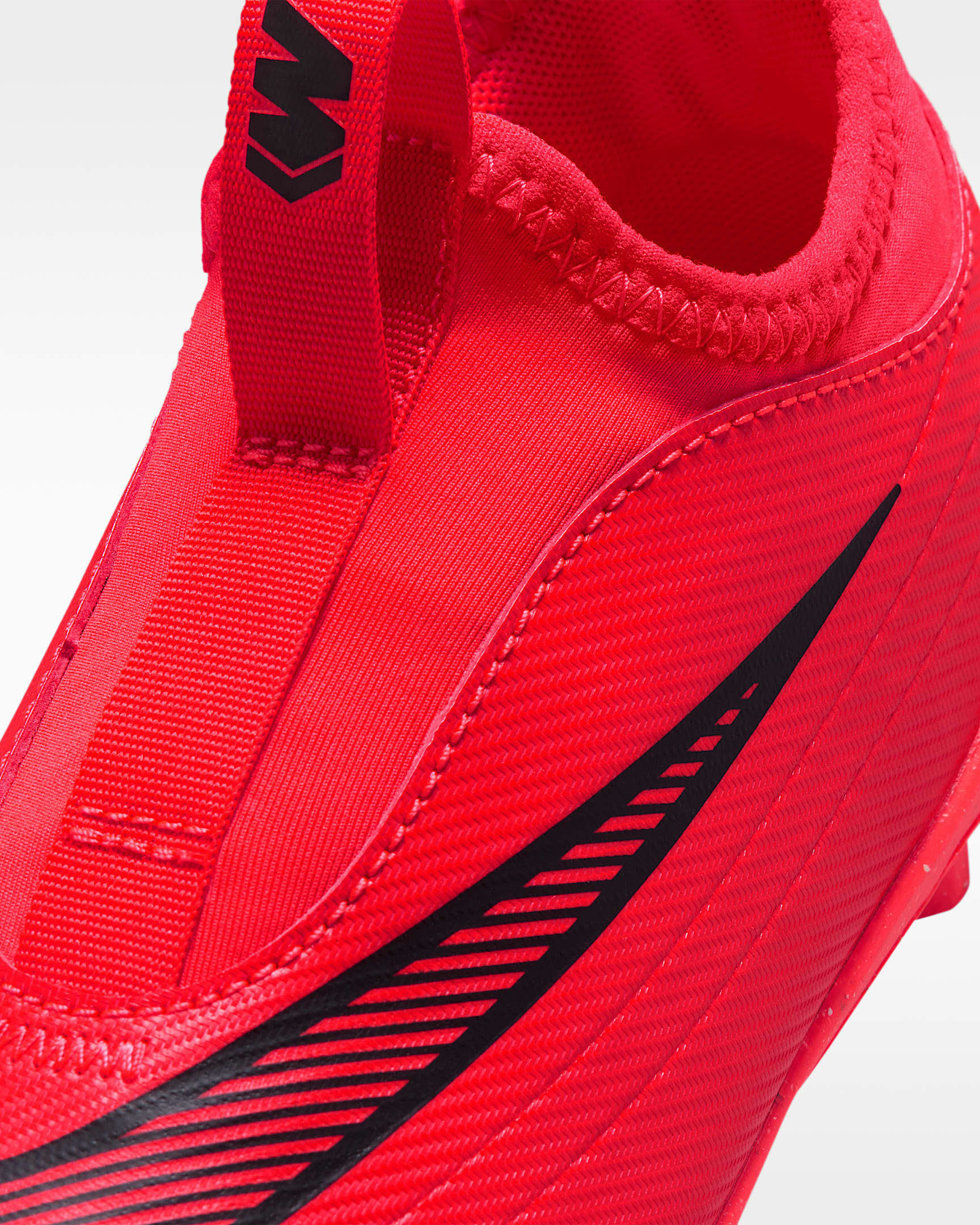Nike Jr. Mercurial Vapor 17 Club Low-Top-Fußballschuh für verschiedene Böden für jüngere Kinder