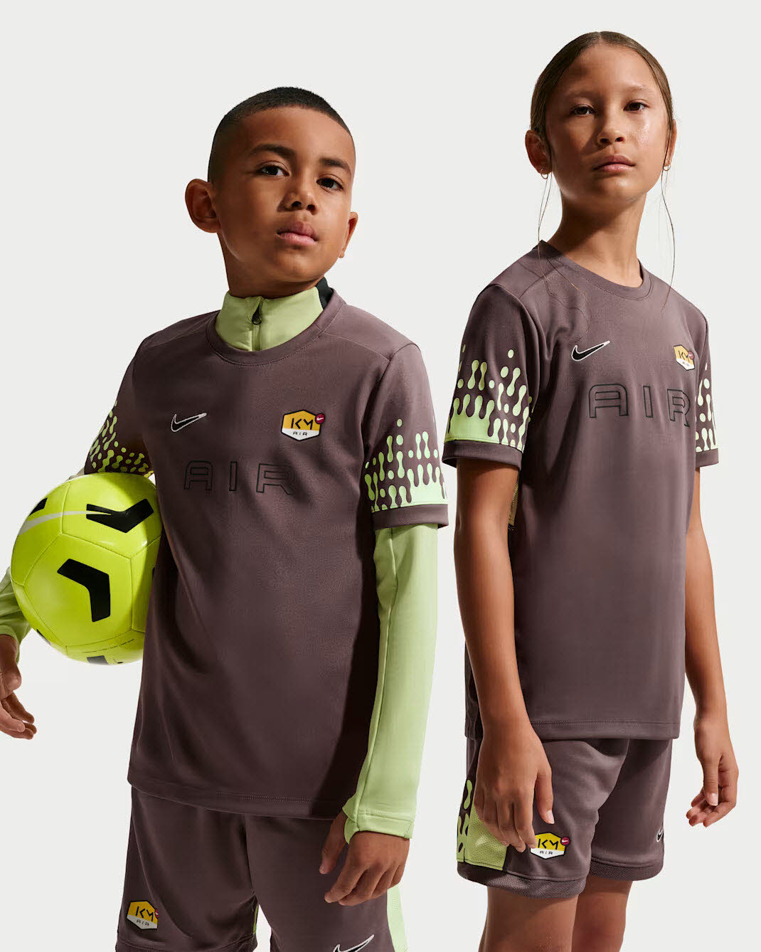 Nike Kylian Mbappé Academy Dri-FIT Kurzarm-Fußballoberteil (ältere Kinder)