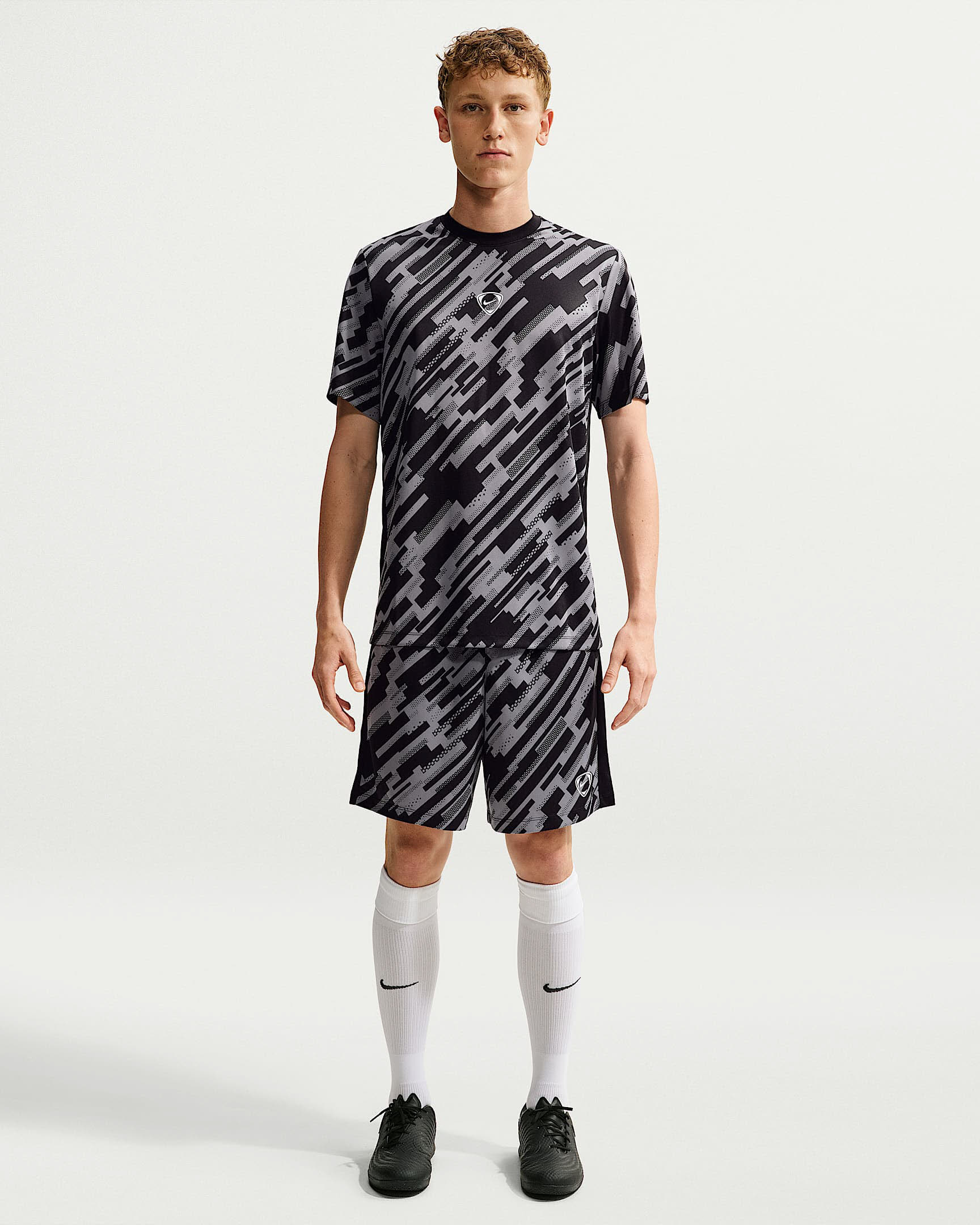Nike Academy+ Dri-FIT Kurzarm-Fußballoberteil für Herren