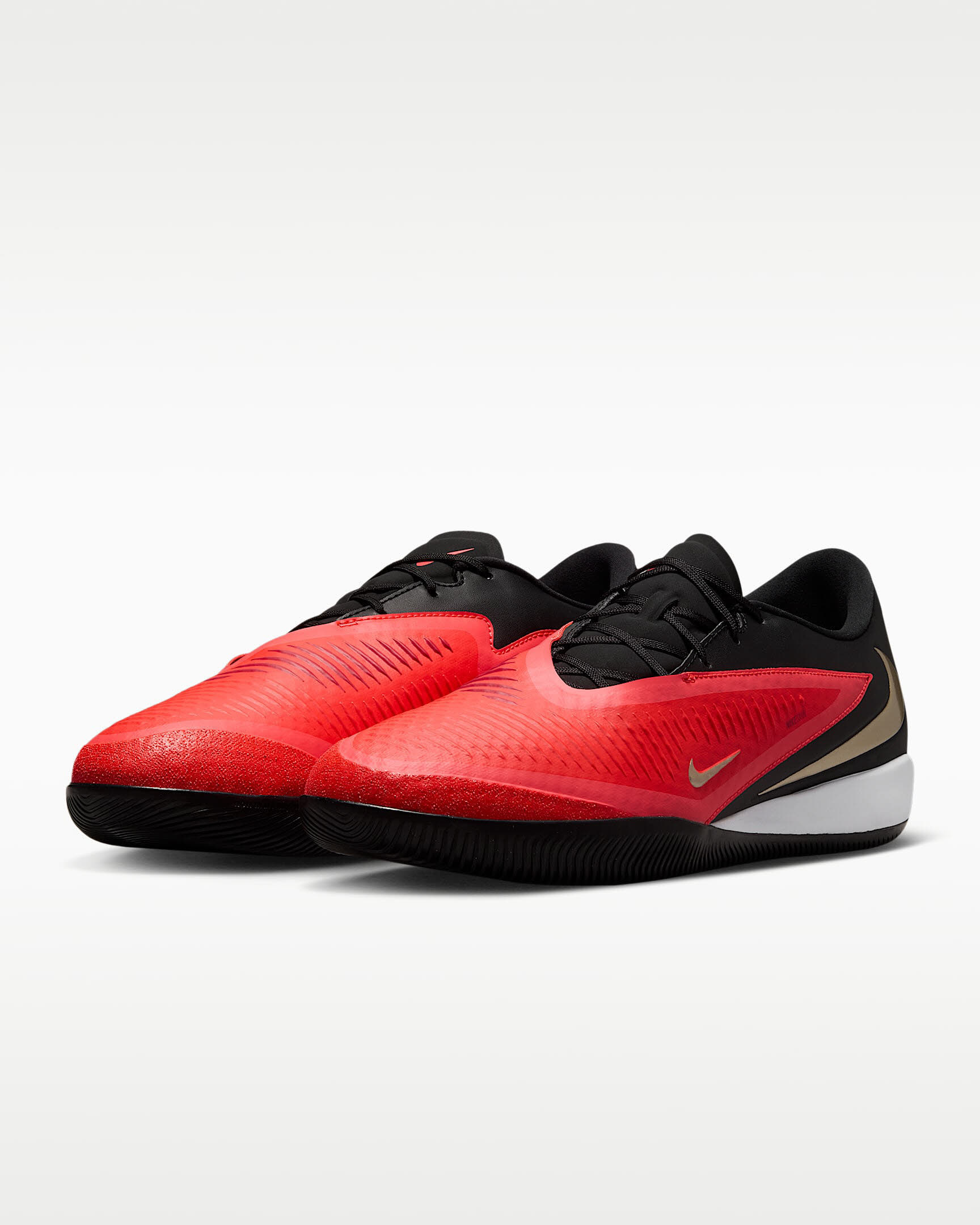 Nike Phantom 6 Low Academy Fußballschuh für Hallen- und Hartplätze