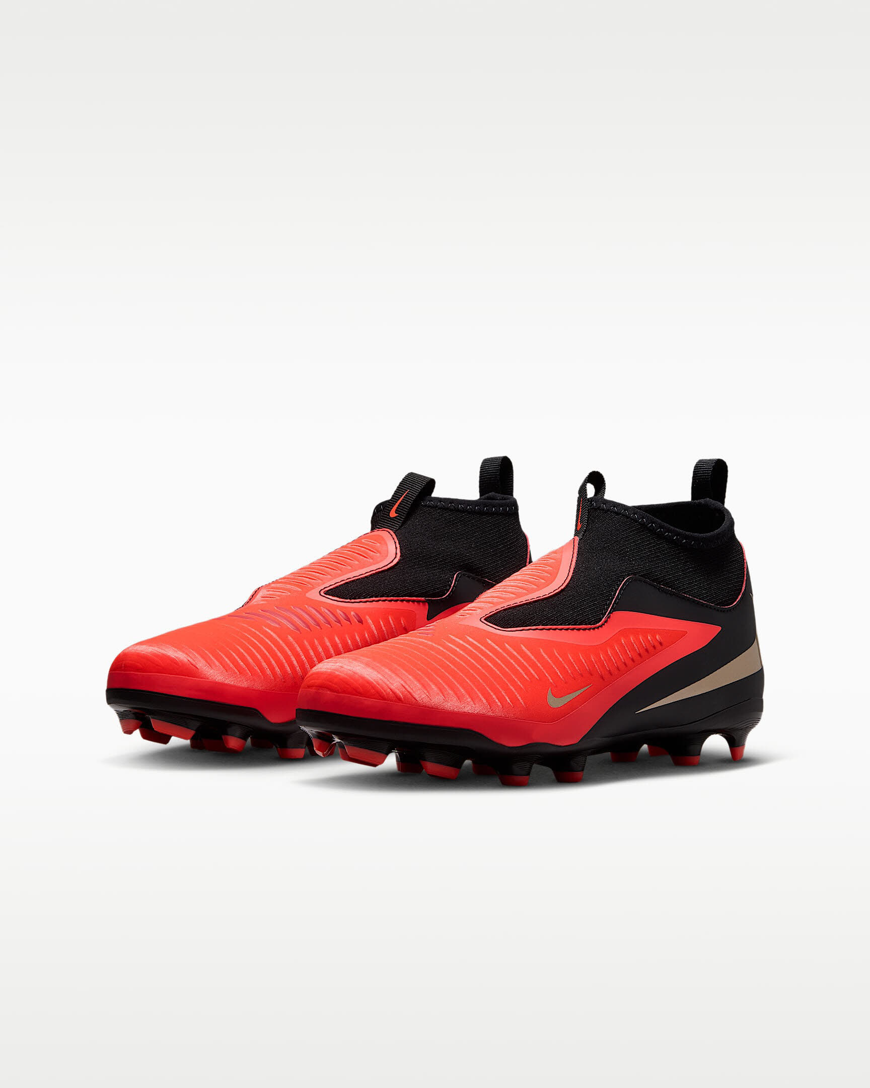 Nike Jr. Phantom 6 High Academy Fußballschuh für verschiedene Böden für ältere Kinder